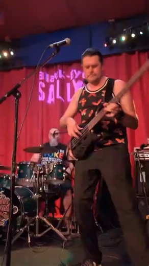 TalkBass member Standalone shares a quick bass solo from a gig at Black Eyed Sally’s in Hartford, CT. Come share some of your own playing in the “You on YouTube” thread at TalkBass.com . https://m.youtube.com/watch?v=bTI01TSmfL0 . https://www.talkbass.com/threads/show-your-video-you-on-youtube-part-3.894842 . #talkbass #basssolo #livemusic #bassguitar #bassguitarist | TalkBass