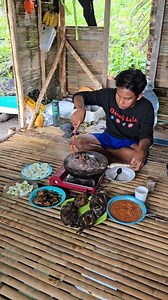 1.7M views · 43K reactions | Menu ala kadarnya hari ini di Gubuk Kakek 撚呂 . . . . . #cooking #mukbang #eating #food #fresh #squid #octopus #shell #fish #yummy | Daeng Lala | Facebook