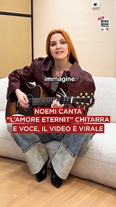 Noemi ci fa fare un tuffo nel passato con “L’amore eternit”❤️ Il brano, realizzato in collaborazione con Fedez, è tornato virale grazie a un trend su TikTok. Per omaggiarlo, l'artista ha pubblicato un video in cui ripropone l'iconico pezzo chitarra e voce. 📹 | TT / @noemiofficial #noemi #lamoreeternit #fedez #chitarraevoce | Radio Kiss Kiss Italia