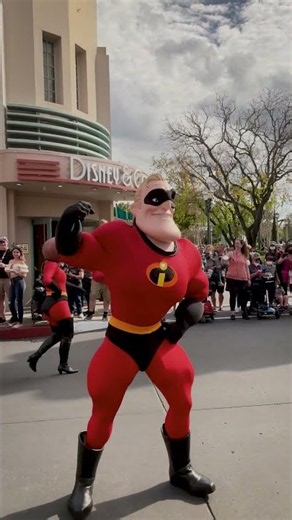The Incredibles: Mr. Incredible Steals the Show! 🦸‍♂️💥⚡️