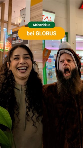 Urg a a a! 🦍🌿 Wir verwandeln alles: Aus dem Bär wird ein Affe und aus deinem Wohnzimmer ein echter Dschungel! 🌴✨ Das gibt’s so nur bei GLOBUS. Komm vorbei und hol dir das Wildnis-Feeling nach Hause! 🏠🦁 #dschungelcamp #dschungel #pflanzenwelt #wohnzimmer #supermarkt | GLOBUS Markthallen