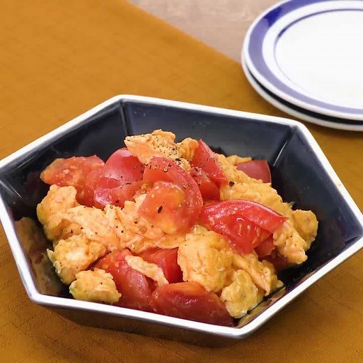 簡単5分で作る中華の定番！トマトと卵の炒め物のレシピ | デリッシュキッチン