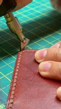 How to use leather edge creaser #leathercraft #leather #hanmadeleather #leathercraftsman