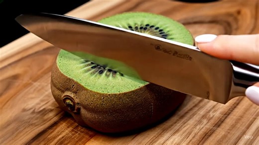 That perfect kiwi slice! 🥝 So satisfying.#asmr #fyp #FruitCutting #OddlySatisfying #SandCutting #TikTokViral