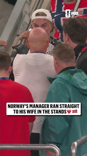 Wholesome moment for Norway manager Ståle Solbakken after they clinched a spot in the knockout round