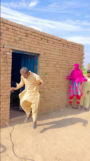 Bijle ki Tar Q cati 💡😱 #funny #comedyg #comedyfilms #comedymove #funnycomedy #comedykin #comedy