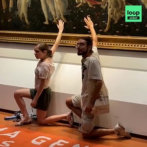 Deux militants écologistes ont décidé de se coller - littéralement - au célèbre tableau «Primavera» de Botticelli pour sensibiliser à l'urgence climatique. «Si le climat s'effondre, il n'y aura plus de musées, plus d'art», ont-ils alerté avant d'être interpellés. | Loopsider