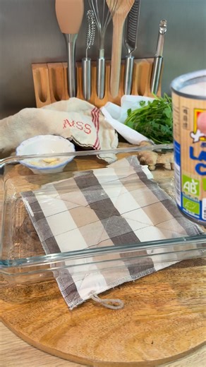 Monelle Godaert on Instagram: "Le One Pot Dumpling Bake, vraiment la recette virale qu’il faut tester ! Je comprends l’engouement autour de cette recette tellement c’est bon et super simple à faire 😋 Liste des ingrédients : • 400 ml de lait de coco • 1 cuillère à soupe de pâte de curry rouge • 2 cuillères à soupe de sauce soja • 1 cuillère à soupe d’huile de sésame • 1 cuillère à soupe de vinaigre de riz • 1 à 2 gousses d’ail râpé • 1 cuillère à café de gingembre râpé • 1 petit pak choy ou une