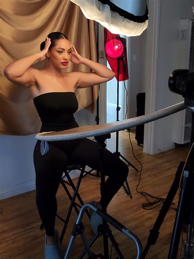 POV: I'm a first-generation Mexican-American, Pro Makeup Artist from LA — I specialize in beauty and editorial makeup and this is a photoshoot I put together. 💄📸❤️ Photographer: @PhotoByAyala Using: @aboutface Matte Liquid Eyeshadow in Art of Darkness @maccosmetics Ruby Woo Lipstick & Cherry Lip Pencil #brownskin #wingedeyeliner #redlip #monicaguzmanmakeup #losangelesmakeupartist