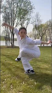 🦅💥Sharp and swift! Eagle Claw Fist is a traditional Chinese martial art known for its powerful gripping techniques and aggressive combat style. This style is inspired by the eagle’s powerful claws and wing motions, delivering force with a perfect blend of precision and fluidity. The hallmark of Eagle Claw is Qinna, a system of grabbing, locking, twisting, and controlling the opponent’s joints, muscles, and tendons. Video via 武术王冰 #martialarts #martialartslife #wushu #kungfu #kungfulife #traini