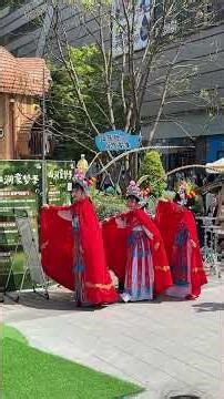 Modern China and Traditional Chinese Opera in One Afternoon #chinalife #chinaculture #chinavlog