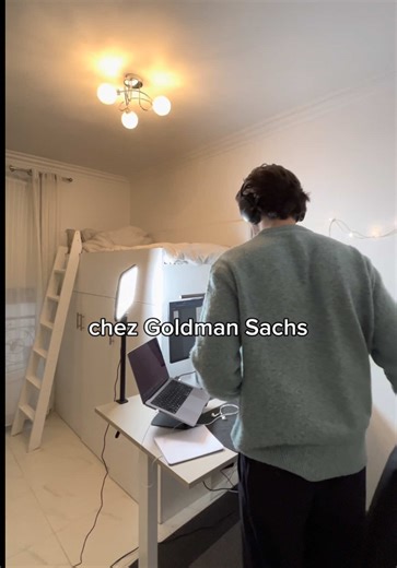 Le template est dispo sur Slingshot 👨‍💻 Je réponds à tout le monde en commentaire :) Tout ça pour dire que HEC sur le CV ça fait pas tout. C'est hyper important de bien travailler ton CV sinon tu peux vite être retiré des process de recrutement... #hecparis #cv #parcoursup #licence #master #stage #cdi #ecoledecommerce