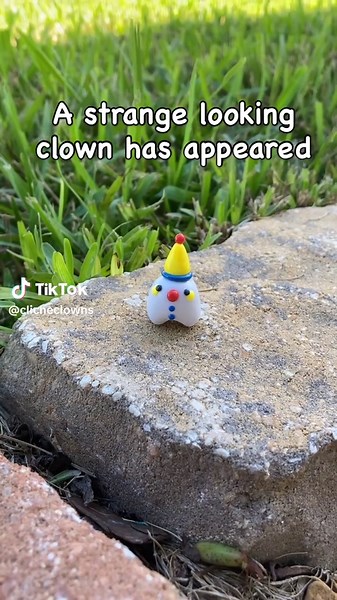 Lovely little thing. I might do a few other designs because I honestly really like the shape. #clown #silly #funny #friends #art #circus #cute #clowncore #fyp #foryoupage