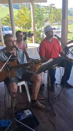 LUCAS E JOÃO (espaço livre cambuci, violão, mini drum,pedal ravine)