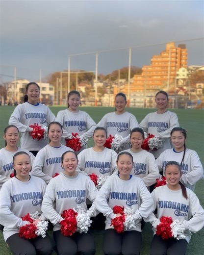 横浜高等学校【公式】 on Instagram: "チアダンス部、快挙です💫 先日2/8に行われたUSA Regionals 2025 神奈川大会にて高等学校編成 Song/Pom部門 Medium 第3位の成績を収めました🎖️🌟 これにより 🇺🇸全国選手権大会 USA Nationals 2025🗽に出場が決定しました🥰✨ 顧問の小林礼奈先生は「ここまで頑張ってきた部員たち、創部してから一緒に部の土台を作ってくれた卒業生たち、日頃より応援してくださる方々に感謝しております。ありがとうございます。全国の舞台を生徒にも経験させてあげたく、創部当初から《全国大会出場》を目標に指導してきました。5年目で達成できたこと、大変嬉しく思います。全国大会でもみなさんに感謝の気持ちを届けられるよう、引き続き指導を行っていきます。今後も応援宜しくお願いします。」 と語ってくれました🌺 投稿の最後のページには選手たちからのメッセージ動画も掲載しています🌈あわせてご
