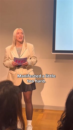 FEMboss © - Business Coaching für selbstständige Frauen | Dass ich das mal in mein Handy tippen werde 🥹 Pinch me please. Mein Visionboard, das ich vor 1,5 Jahren verbrannt habe, wurde doch... | Instagram