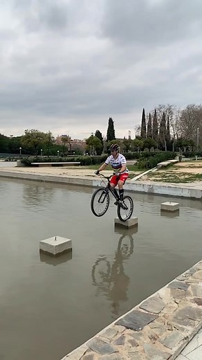 Do you want to see me falling in the water? 😏💦 #fail #trial #bike #extremesports #sports #slowmo #water #parati #foryou #viral #followme #wow #what