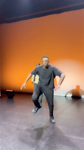 Ahmed Sylla on Instagram: "La Région Lyonnaise ON FIRE 🔥 MERCI CALUIRE 🔥 Hugo tu as été au top 🤍😇 @mou2sasy2la de plus en plus fou 😂 👐🏾ORIGAMI👐🏾#39"