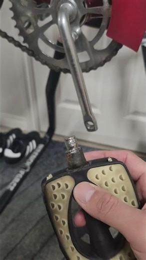 I re-threaded this crank and put on a new pedal for $40. #bikemechanic #bikerepair #bikeproblem #mtb