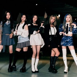 BLUSH (Lyrics in English) - WOOAH