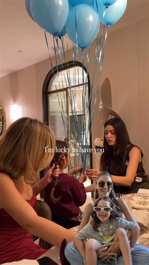 Magazin Perdesi on Instagram: "Hande Erçel'in 6. yaşına basan yeğeni Mavi'nin doğum gününden görüntüler. #handeercel #handemiyy #handeerçel #gamzeerçel"