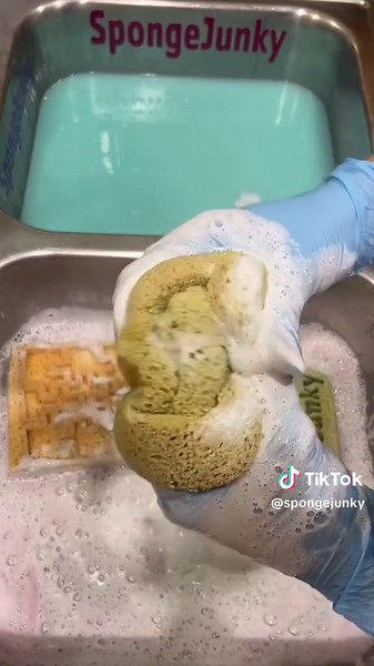 Pine paste series 3/10 @Love_Powder edition. MAKE SURE YOURE FOLLOWING HER ‼️ The consistency of this was probably my fav so far. Added the pine paste at 3 minutes 🤤 So good I had to break it down into 3 parts, next up powder bombs.