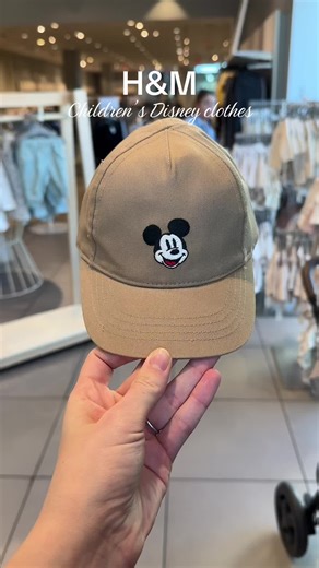 they had SO many cute & affordable options! snagged this hat for my little one 🧢 #disneyclothes #mickeymouse #hmclothing @h&m
