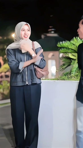 prank beautiful girl automatically really annoyed #funny #prank #laugh #comedy #trending