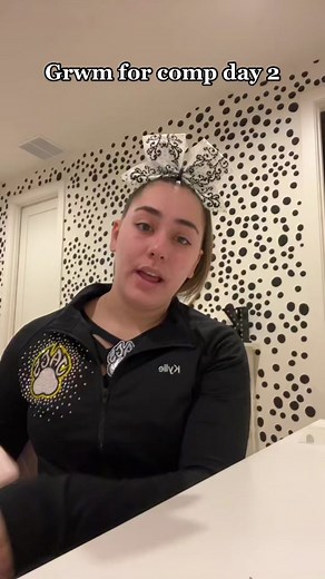 Cheerleader's Game Day Makeup Routine | All Star Cheer Competition