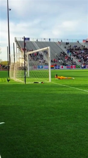 What a Save by the Woman Goalkeeper! 🤯🧤