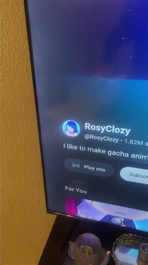 I like Rosyclozy ✅👍🏿💕gacha videos and her MUSIC FREAKS SERIES