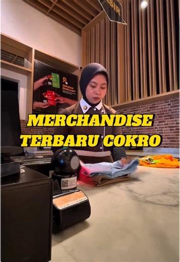 Belanja Merchandise Cokro di Outlet Resmi