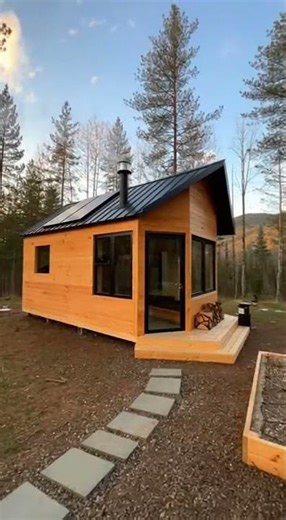 Off-Grid Tiny Home With Full Solar Setup #TinyHouse #OffGridLiving #SolarHome #TinyHomeBuild