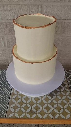 Stunning Floral Cake Decorating: Fresh Flowers on Cakes