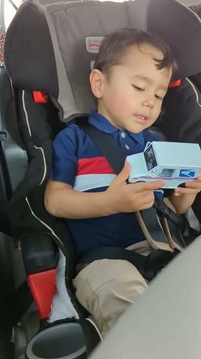 【2歳が歌う】拍手もらって調子に乗る2歳児 |おさかな天国 #shorts