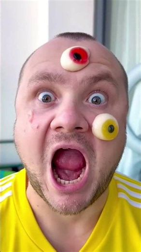 Sticky Cheek VS Big Surprise = Hilarious 😁😃😁