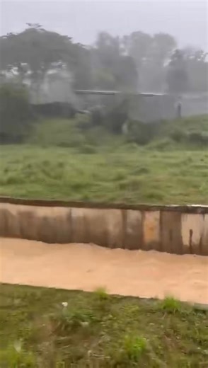 現在的人 管他3721 先拍video & live 先……😡 影片来自网络 | JBTALKS