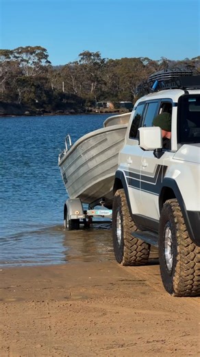 Secure towing and smooth boating. Lock down your boat to your trailer whilst you are on the move with our Nero Retractable ratchets and keep your gear nice and dry by bringing our Pax Hydro duffle on board. 🎥 @lilandjake making the most of a boat day! #tiegear #adventuresecured #boating #boatdays #boatinglife #adventurelifestyle #onthewater #boattrip #adventuregear #explore #ratchet #straps #boataccessories #marine #outdoorlife | TIEGEAR