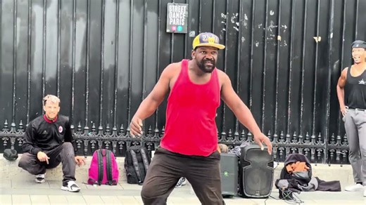 Phenomenal Paris street performers.