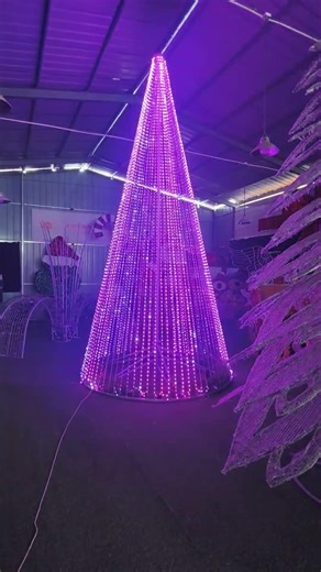 Music sync Christmas mega tree