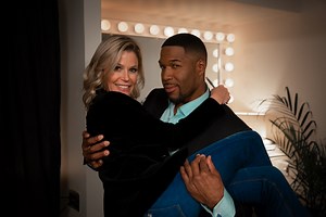 #CloseTalker with Michael Strahan Ep. 3 featuring Julie Bowen! It’s all fun and games with Modern Family’s Julie Bowen! Watch this week’s episode of Close Talker as she joins Michael for one her most “breathtaking” interviews yet! | Michael Strahan