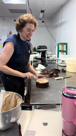 @fancycakesbylauren | Let’s make a golf bag cake for the famous Chef Thomas Keller! #weresofancy #dallasweddingcakes #dallasbrides #thomaskeller #golfcakes | Instagram