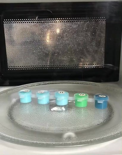 Microwave VS Paints 🎨🎭🧨🔥 What's next#microwave #paint #experiment #scienceismagic #Video #paints | Chiradet Thaibangouy