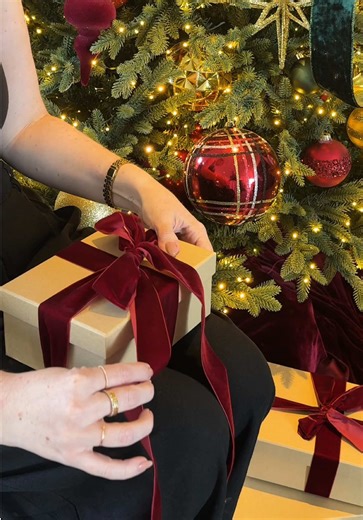 The Merriest Christmas brought to you buy James Cosmetics 🥰🥰 #christmas #giftideas #jamescosmetics