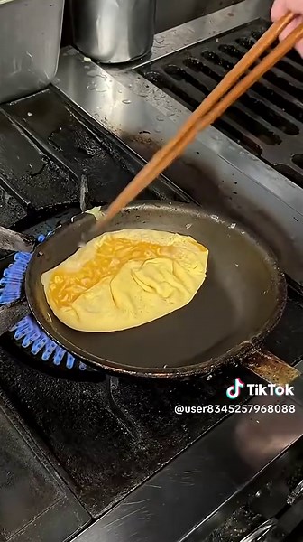 Korean Street Food: Amazing Egg Omelette Rice