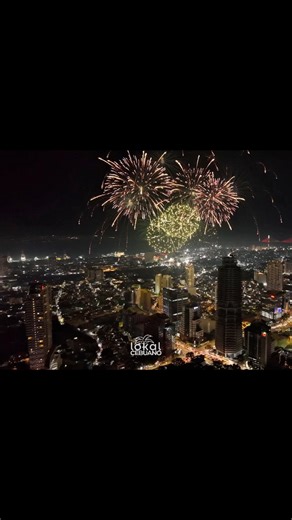 Ayala Center Cebu lights up the finale of Sinulog 2026 with a spectacular fireworks display featuring the fireworks at SM Seaside City Cebu at the background making it more dazzling! 🎉🎇🎆✨ 📸 Lokal Cebuano | PRITITIT 🎉🙏 | Lokal Cebuano