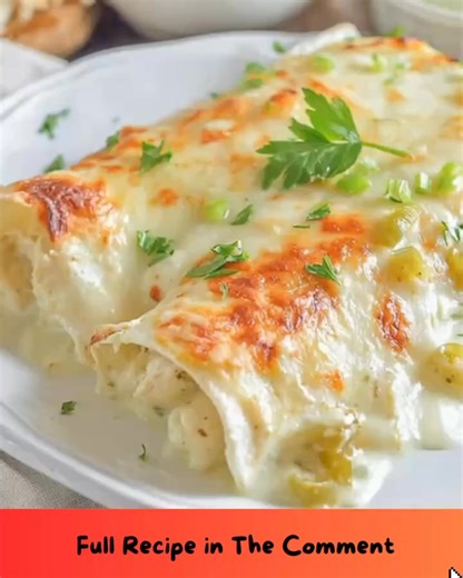 🌯🧄 Creamy White Chicken Enchiladas – Comforting, Cheesy & Delicious! 🤍🔥 Tender chicken wrapped in soft tortillas, covered in a rich, creamy green chile sauce, and topped with melted cheese. The perfect cozy dinner that always hits the spot! 🧀💫 ✨ Ingredients you'll need: 🍗 2 cups shredded cooked chicken 🧀 1 cup shredded Monterey Jack cheese 🥣 1 cup sour cream 🌶️ 1 (4 oz) can diced green chiles 👉 The full recipe is in the comments 👇🍽️ | Magic House Recipes