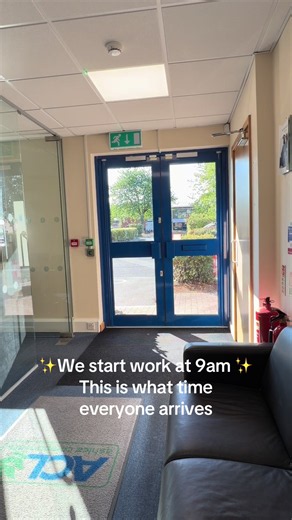 What time does everyone arrive at work? Office arrival times explained