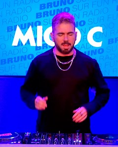 Mico C. est venu chez Bruno dans "la récré du vendredi" pour nous présenter son nouveau titre "Your Secret" 💙 | Fun Radio