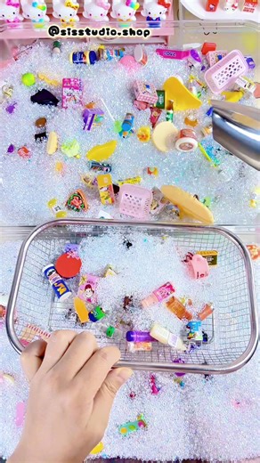 Really nice scoops, so I changed one big bag 😂😂 #charms #resincharms #asmrvideo #asmrpackaging #diyaccessories #miniatures #dollhouse #asmr #resincharm